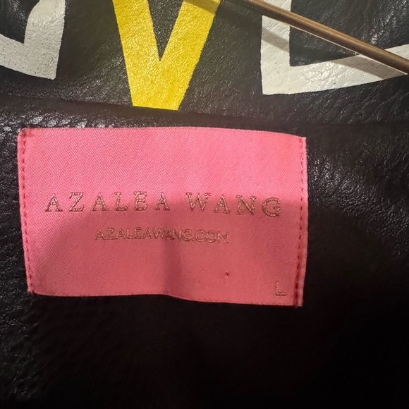 Vibrant Black Leather Jacket with Graffiti Art - Picture 3 of 4